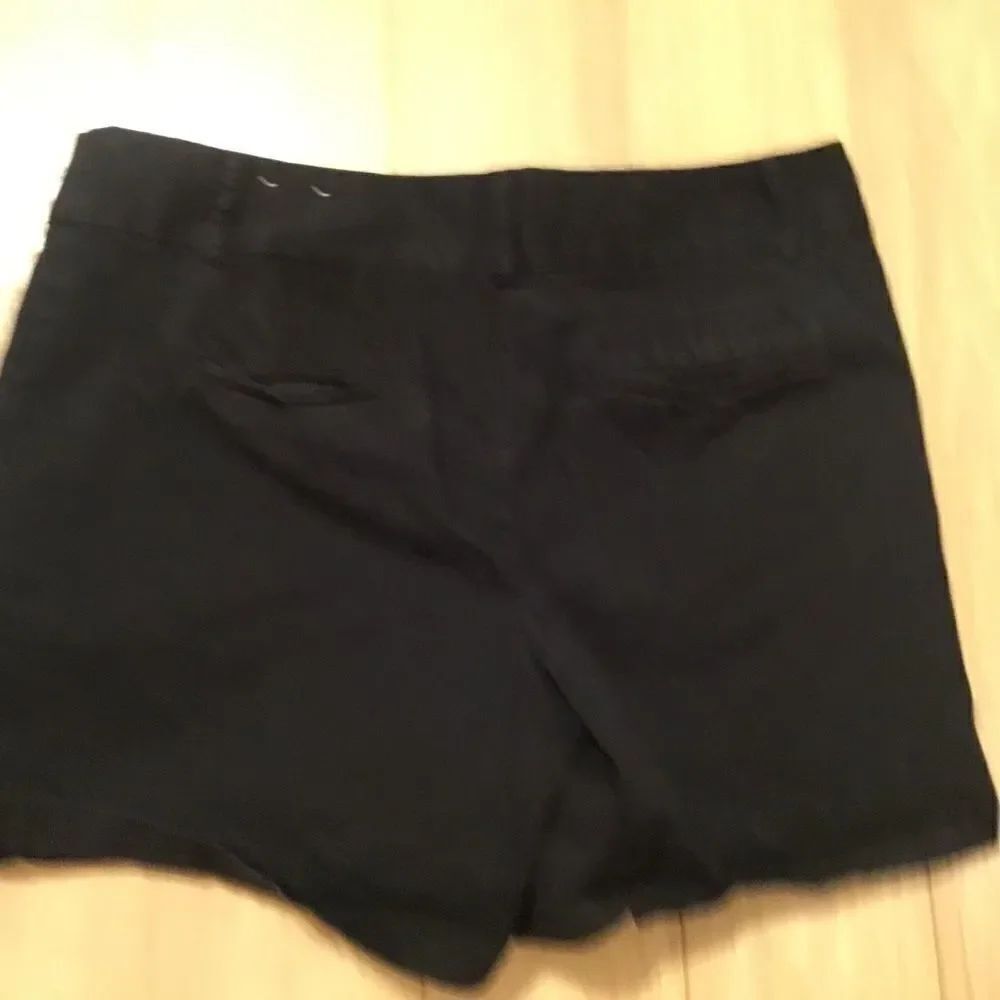 NWOT Loft Brand Women’s Size 6 Black Cotton Shorts.